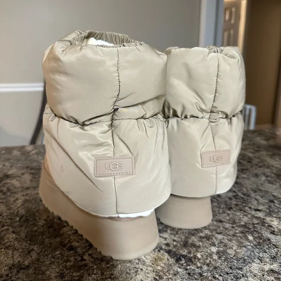 Ugg classic mini dipper puffer boot - Picture 2 of 3